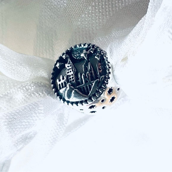 🏰 NWOT Hogwarts School Charm – Harry Potter ✨ - Picture 4 of 9